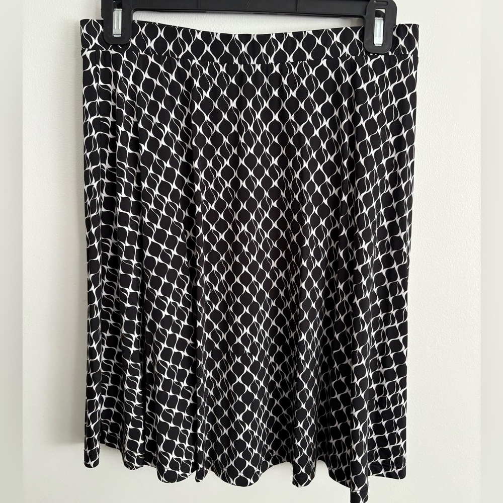 Gilli Black and White Patterned A-Line Skirt